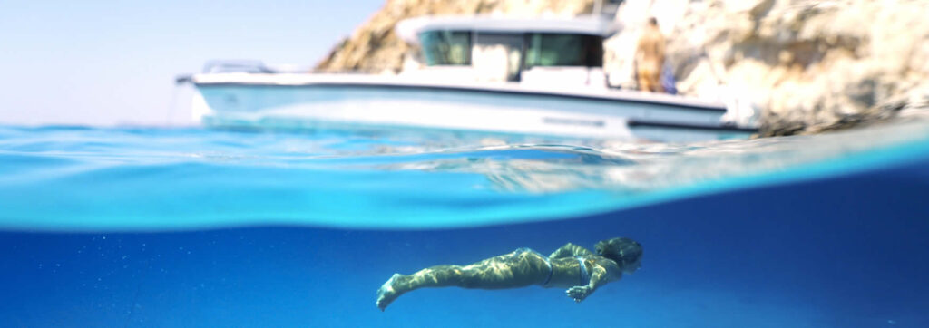 Read more about the article Boat hire in Milos, Greece, with your own Captain!